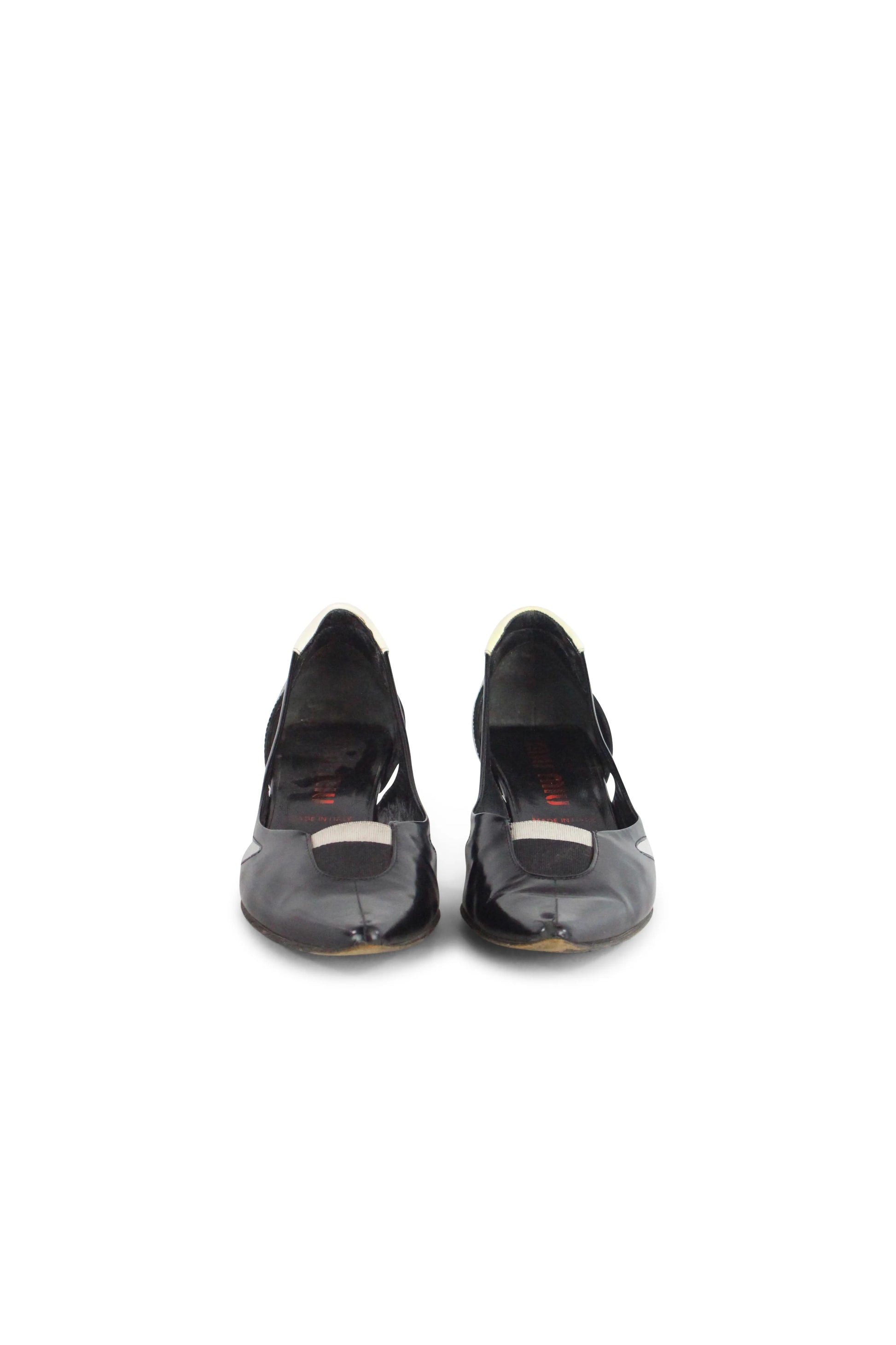 Kitten heel pointed ballet shoes