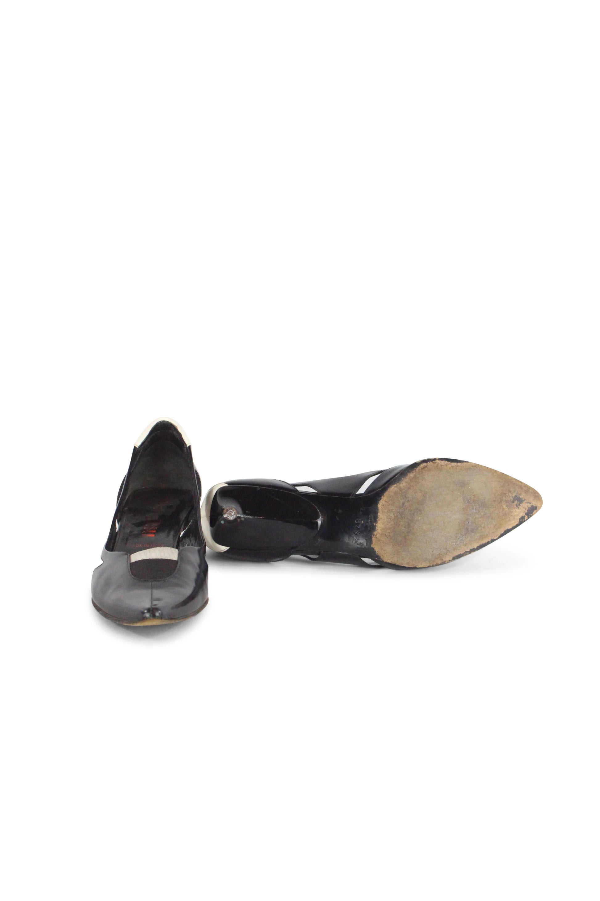 Kitten heel pointed ballet shoes