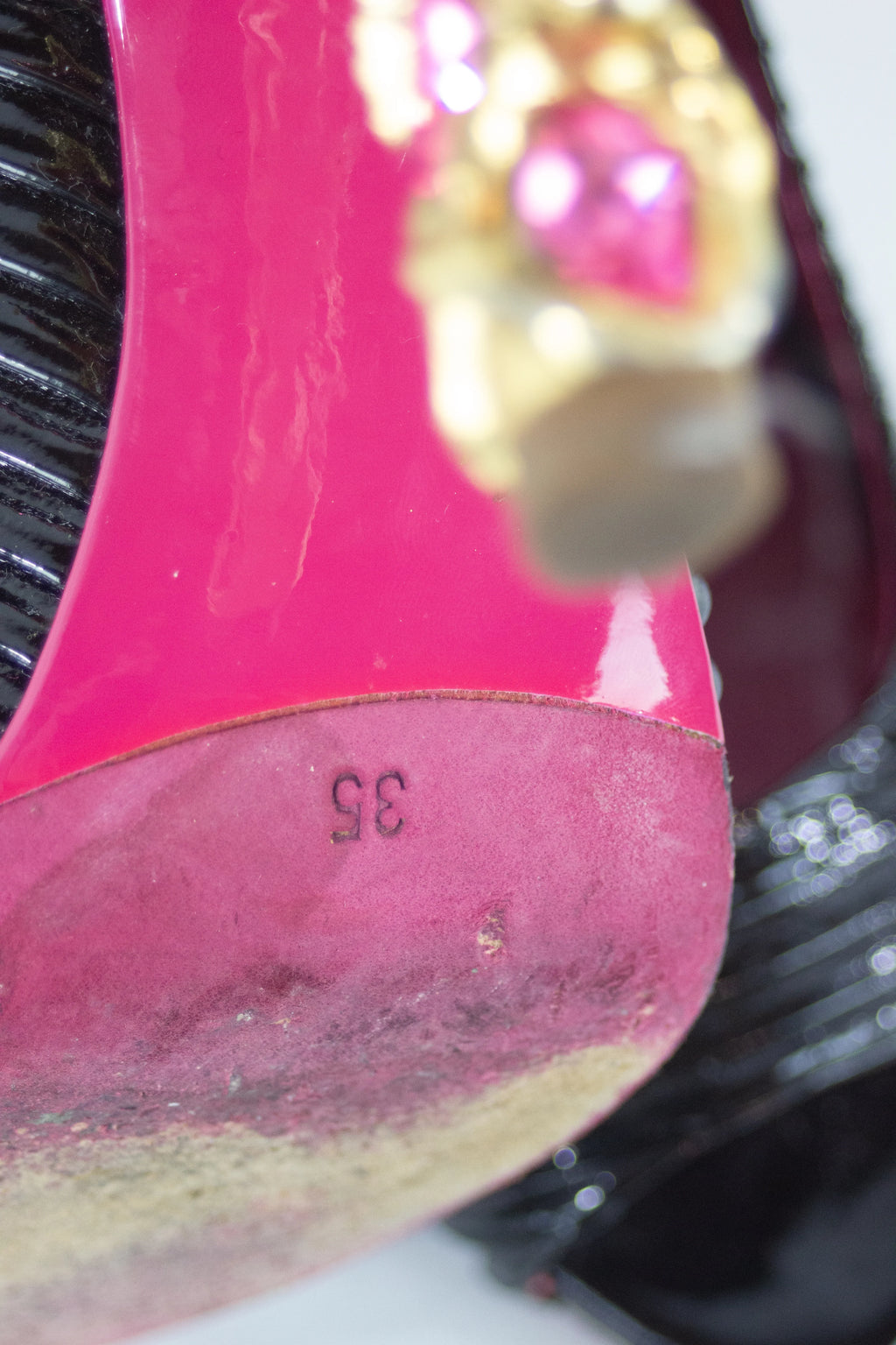 Pleated patent peep toe