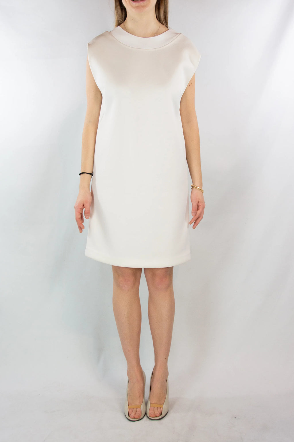 White straight dress with posterior V-neck