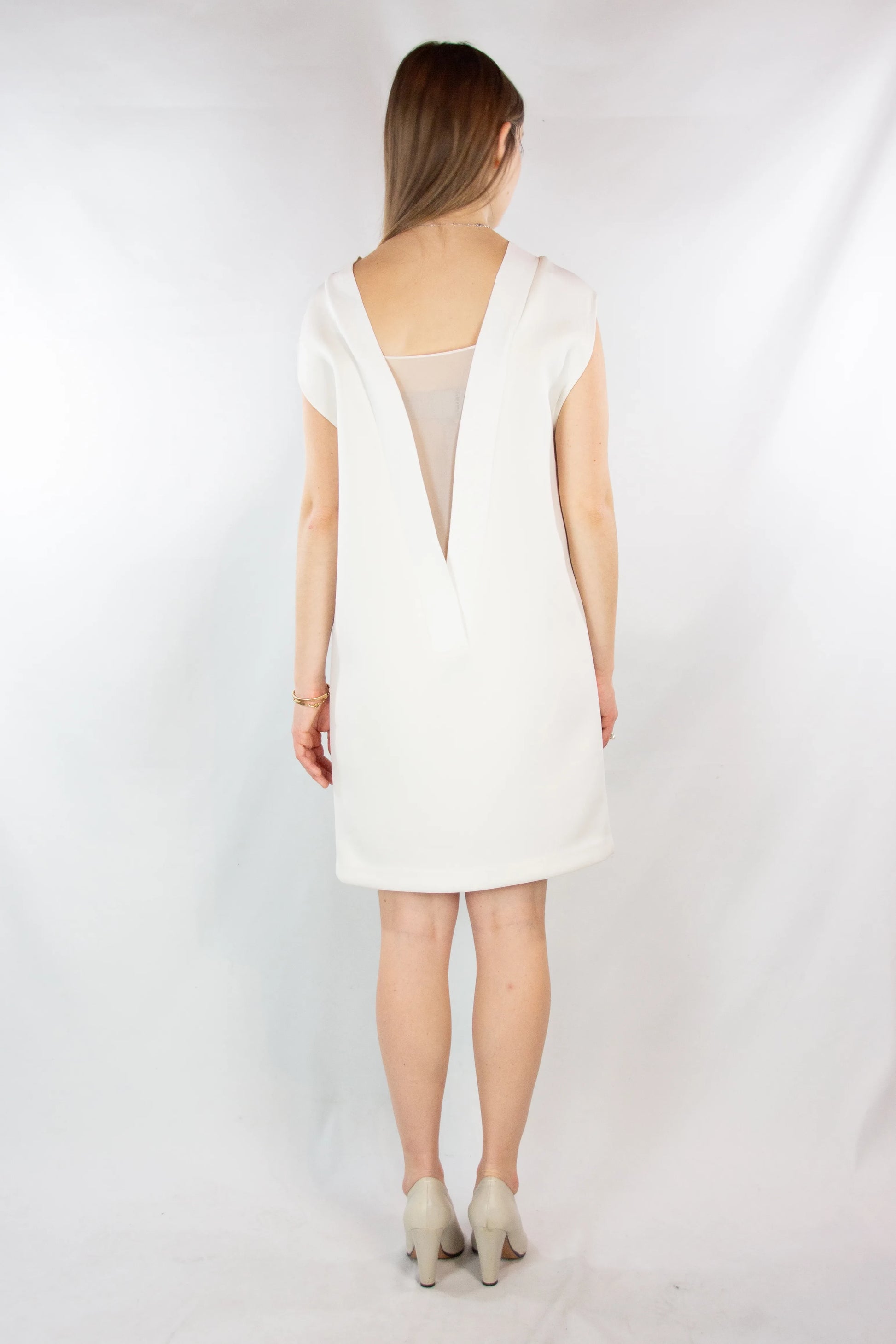 White straight dress with posterior V-neck