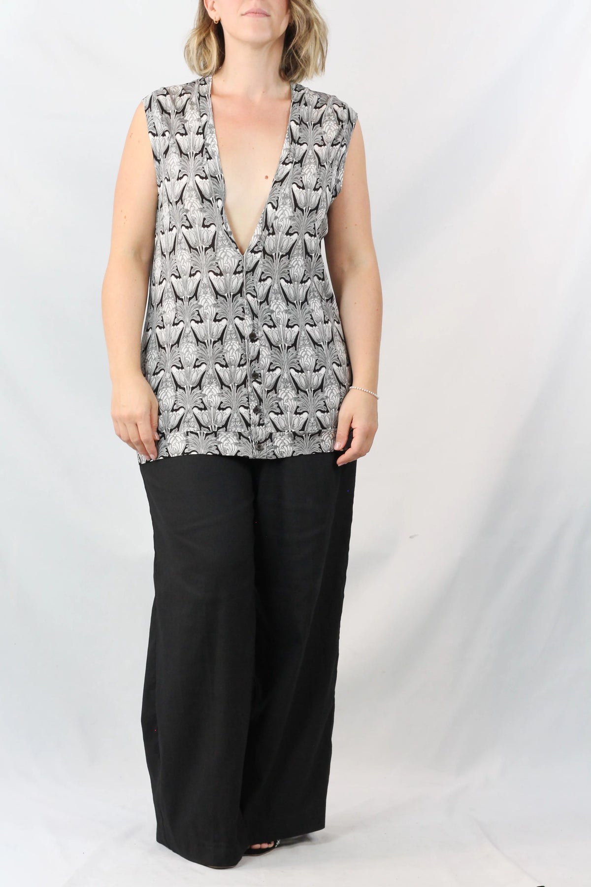 Sleeveless Blouse Art Nouveau Floral Print