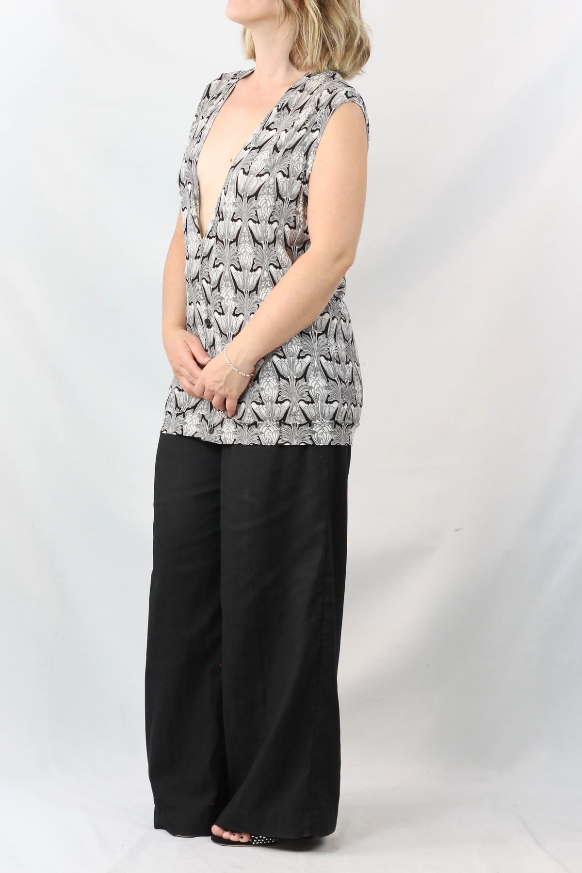 Sleeveless Blouse Art Nouveau Floral Print
