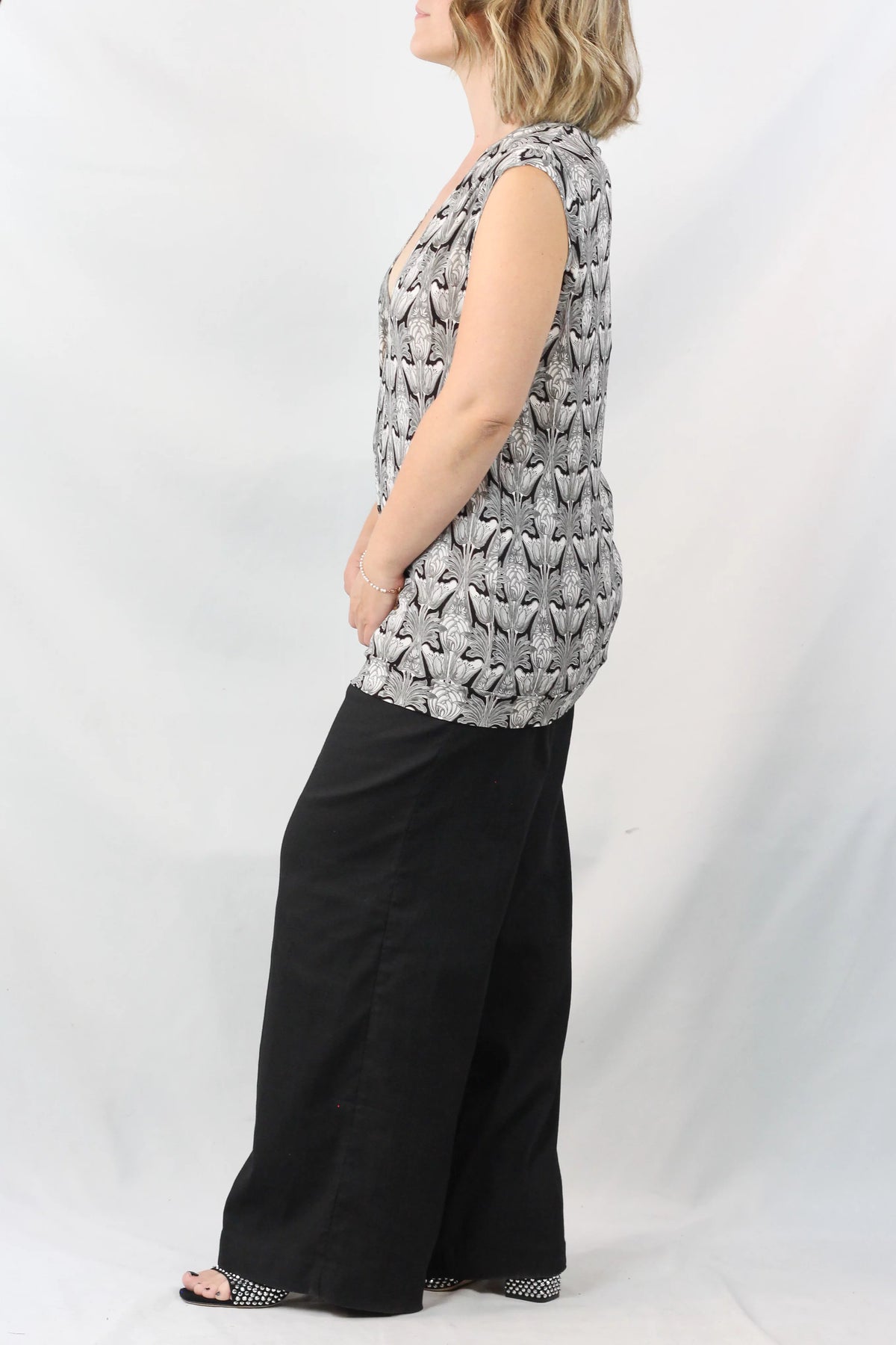 Sleeveless Blouse Art Nouveau Floral Print