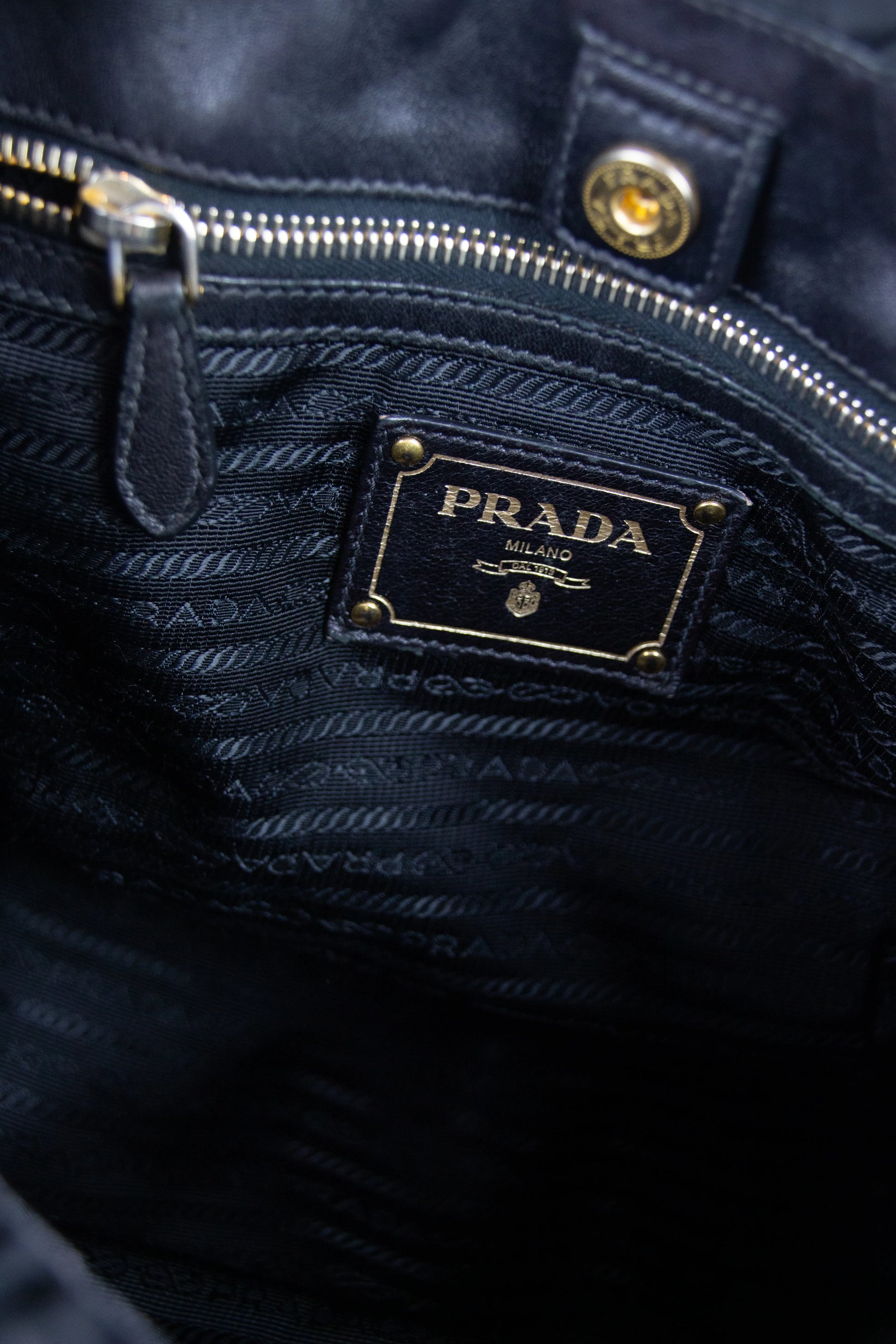 Nylon ruffled bag