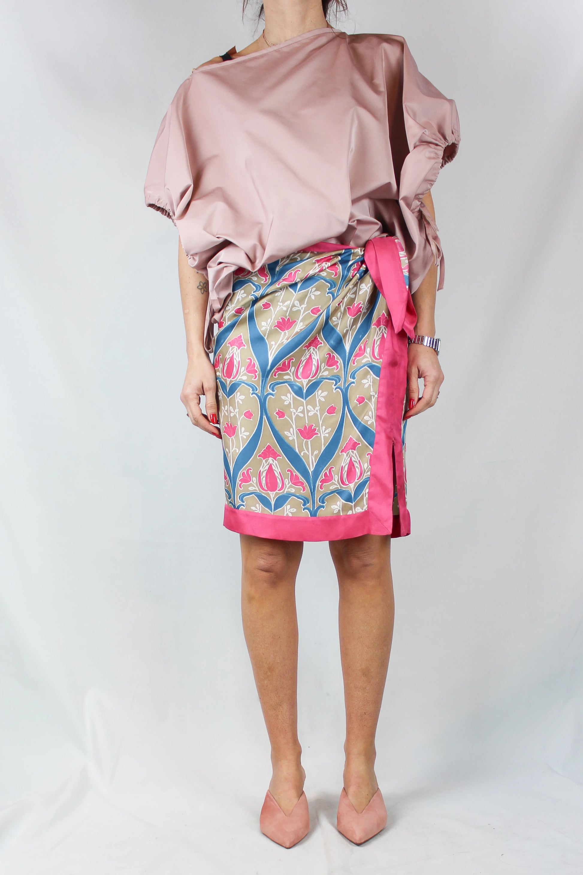 Patterned silk foulard skirt with side knot Resort2010