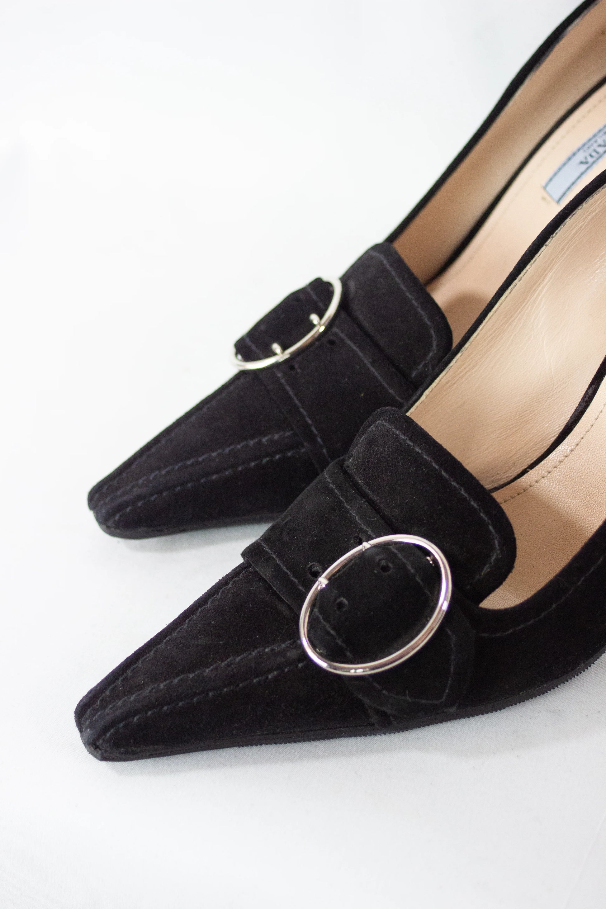 Décolleté vintage in pelle scamosciata con fibbia