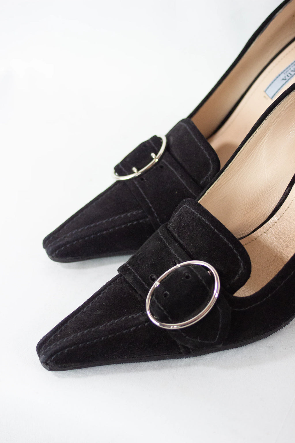 Vintage suede pumps with buckle