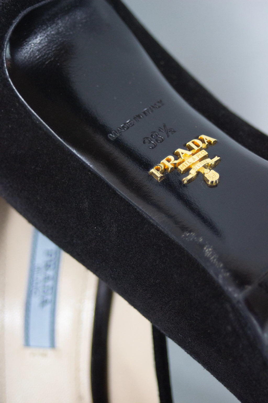 Vintage suede pumps with buckle