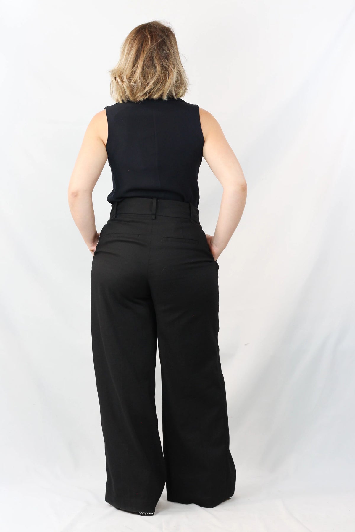 Silk Collared Sleeveless Top