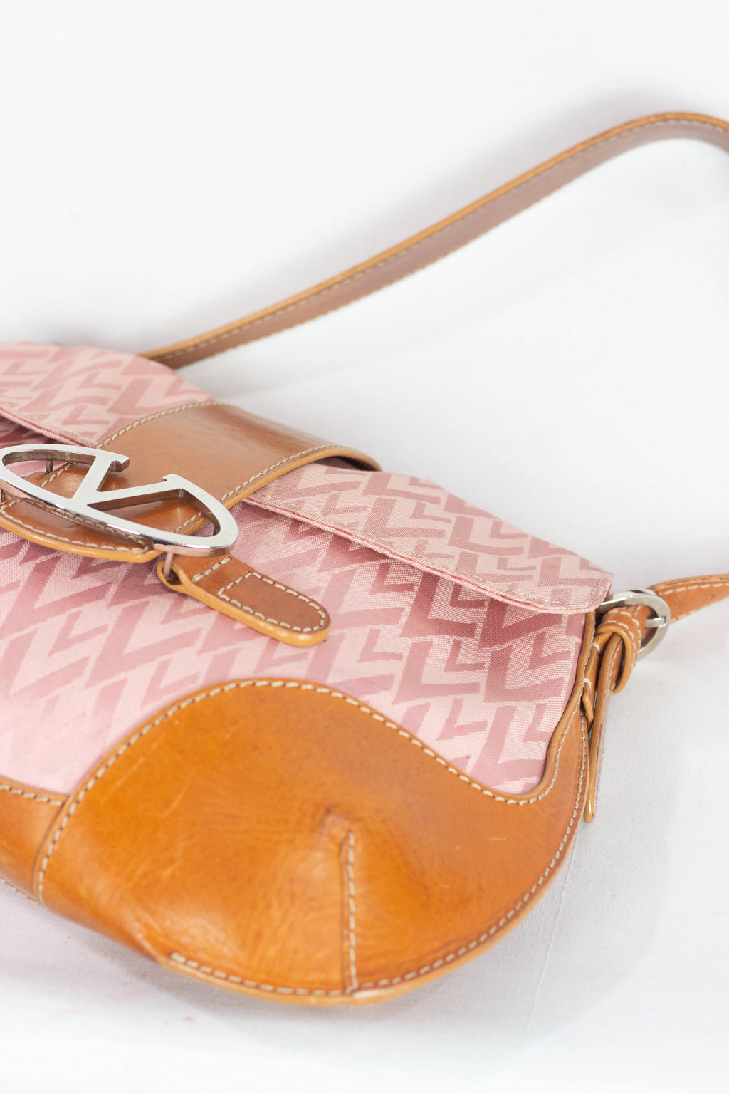Pink Canvas Shoulder Bag with “Tout le V” Print