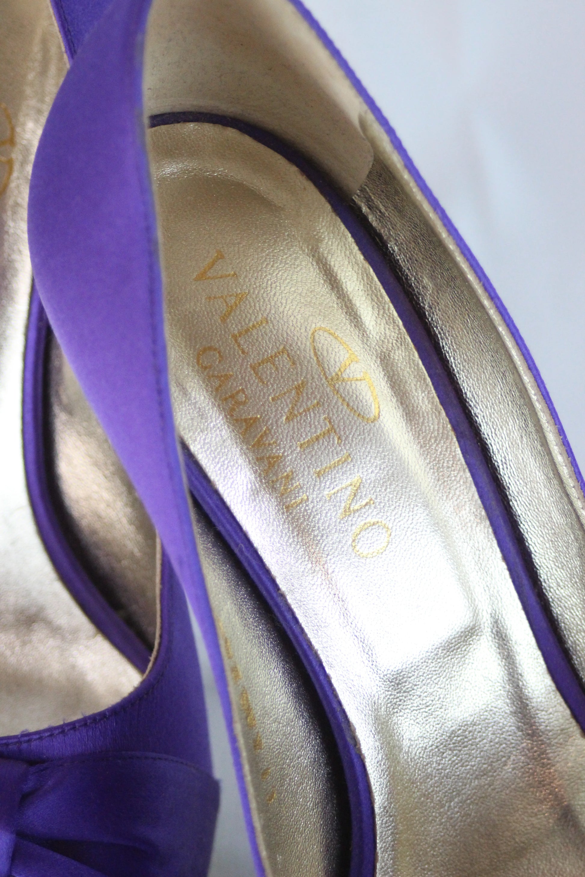Vintage purple open toe pumps
