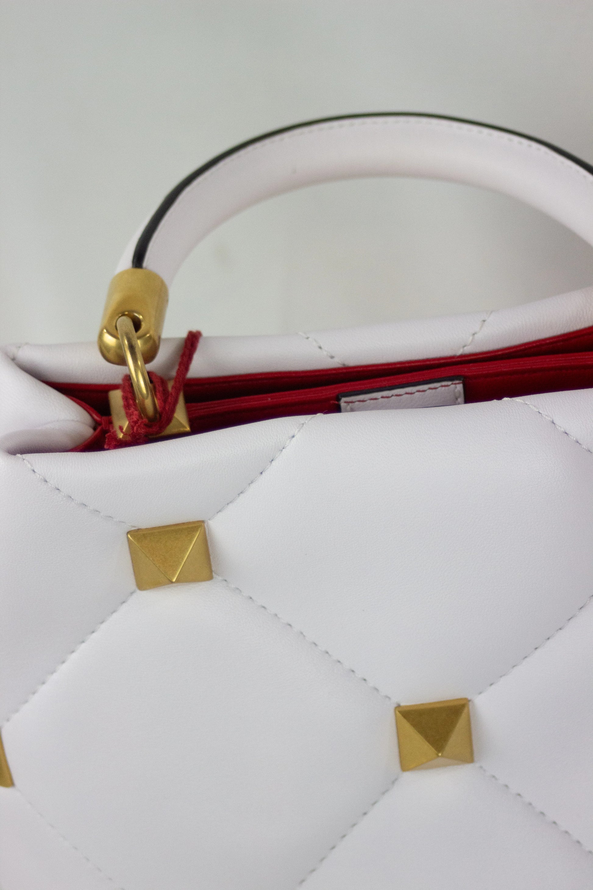 Le Handle Roman stud with heart